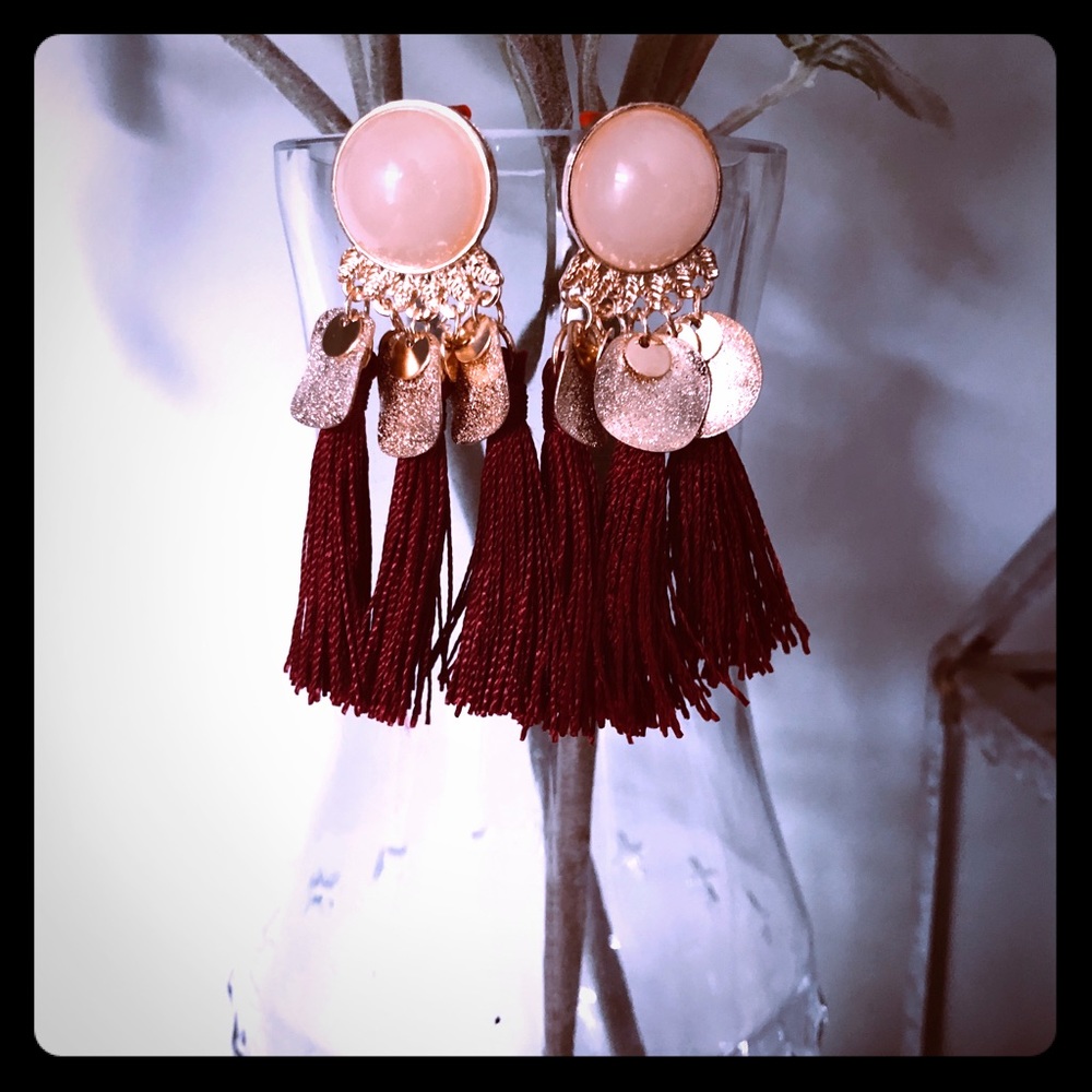 ❤️5/$25 Burgundy tassel fringe earrings with gold